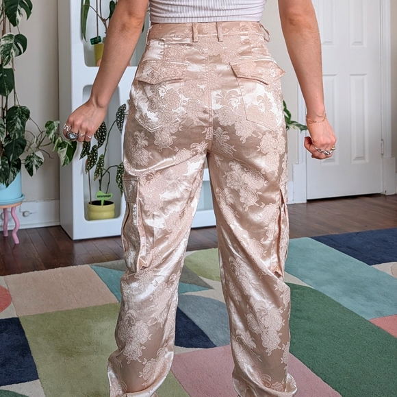 Superdown x Draya Michele pink satin cargo pants - Picture 7 of 10